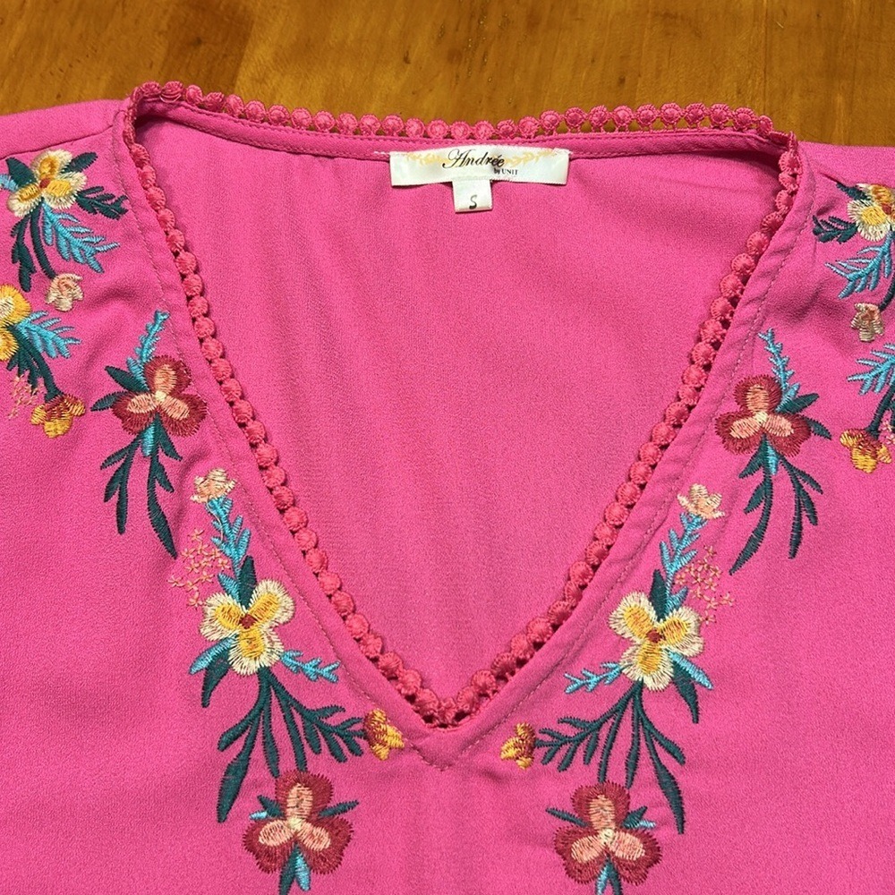 Andree by Unit Boho Pink Floral Embroidered V-Neck Peasant Blouse Short Sleeve - Picture 8 of 10